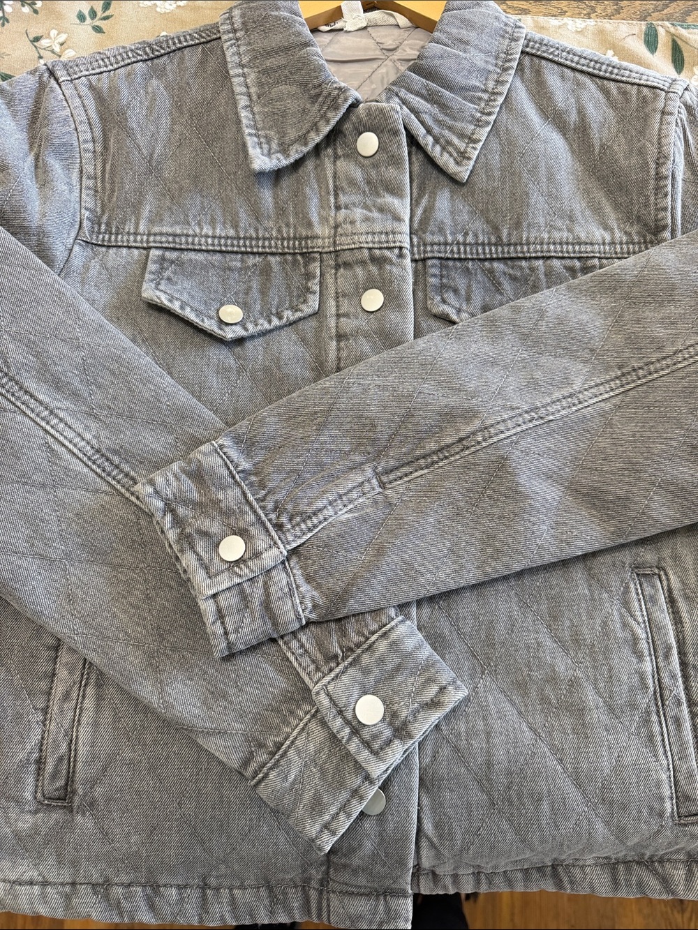 Quilted Light Gray Denim-Style Jacket Indigo Thread Grunge Style Small